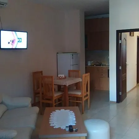 Апартаменты Near Cacao Beach *